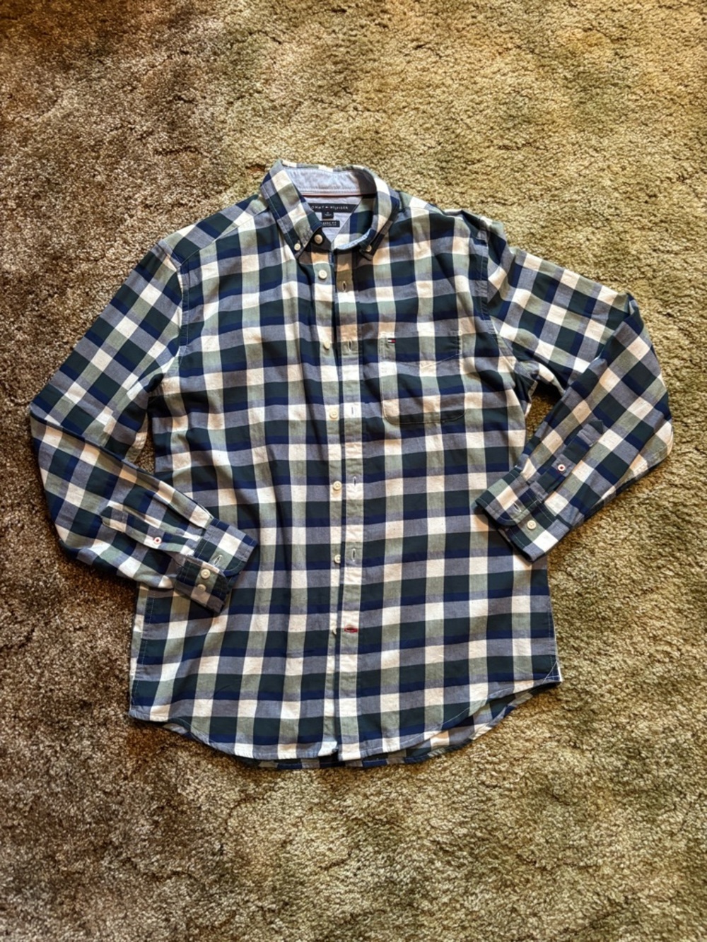 Tommy Hilfiger Men’s Classic Fit Button Down Shirt